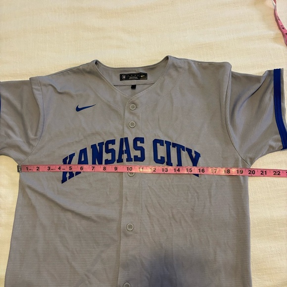 Kids Nike Kansas City Royals Gray Jersey - Picture 7 of 9